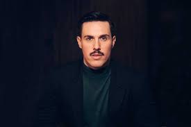 How tall is Sam Sparro?